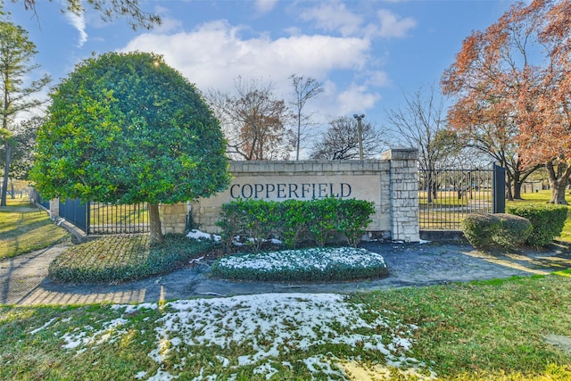 view of community / neighborhood sign