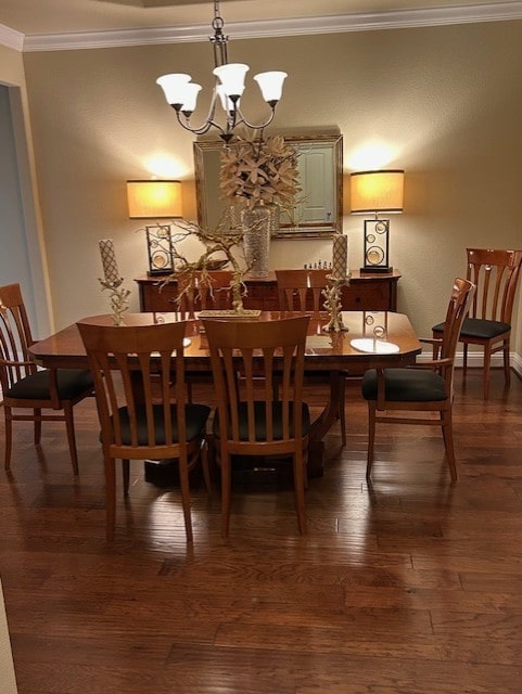 dining area featuring a notable chandelier, ornamental molding, and dark hardwood / wood-style floors