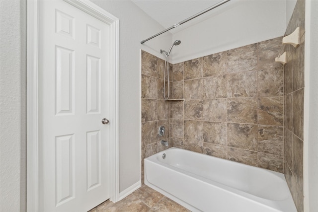 bathroom with tiled shower / bath combo