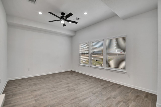 unfurnished room featuring light wood-type flooring and ceiling fan