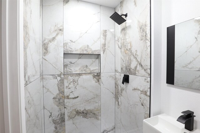 bathroom featuring tiled shower