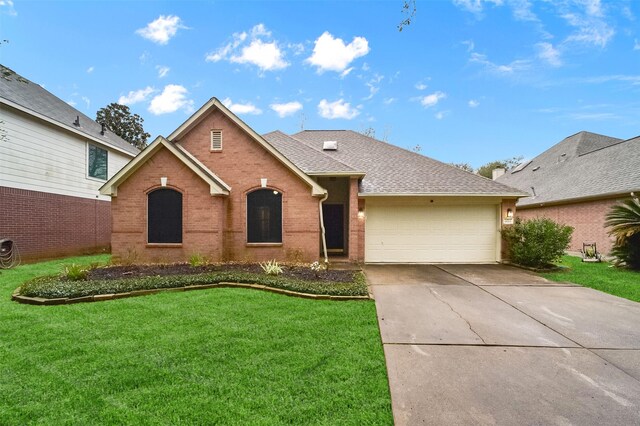 view of front of house featuring a front lawn and a garage