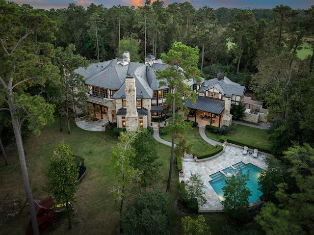 view of aerial view at dusk