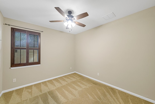 carpeted empty room featuring ceiling fan