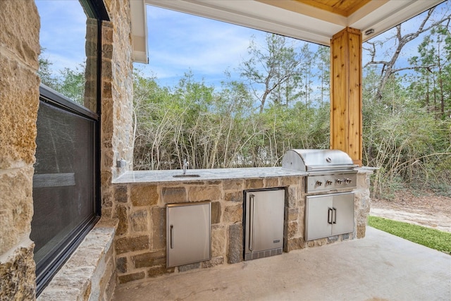 view of patio with an outdoor kitchen and area for grilling