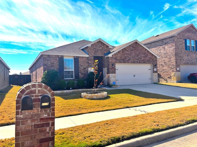 view of front of house featuring a front lawn