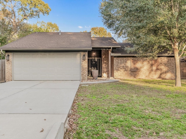 view of front of home featuring a front yard and a garage