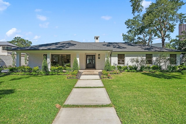 ranch-style house featuring covered porch and a front lawn