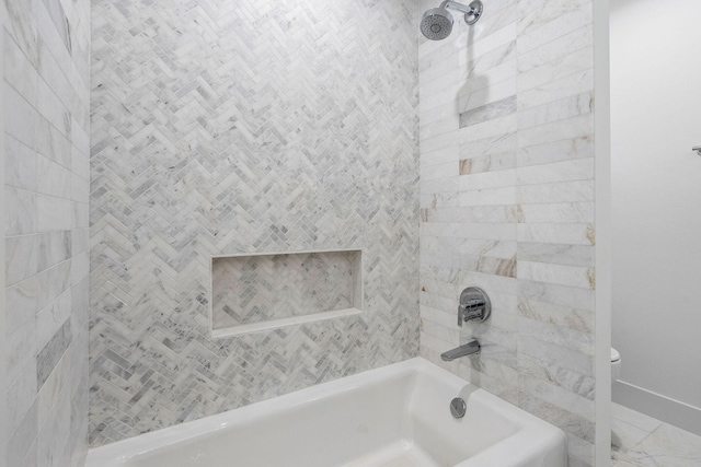 bathroom featuring tiled shower / bath