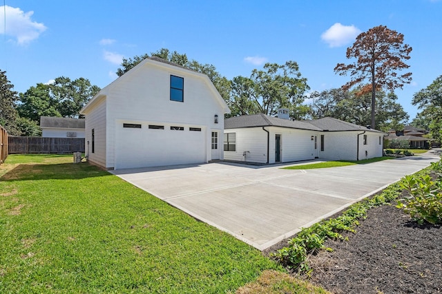 view of front of home featuring a front yard and a garage