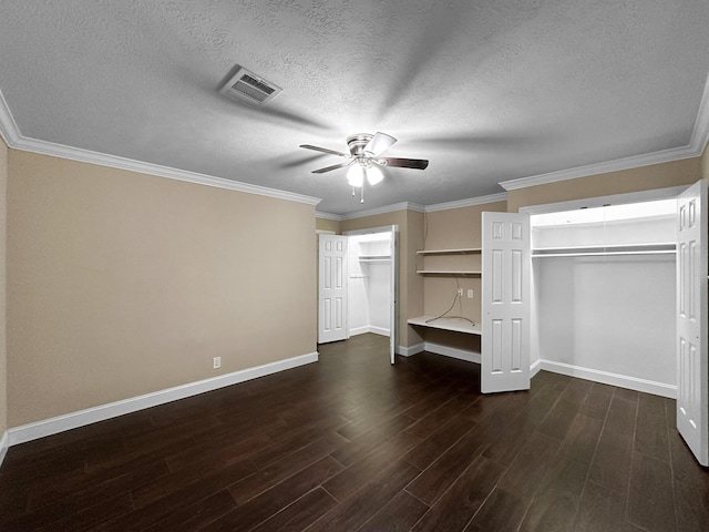 unfurnished bedroom featuring a textured ceiling, dark wood-type flooring, a closet, ceiling fan, and crown molding