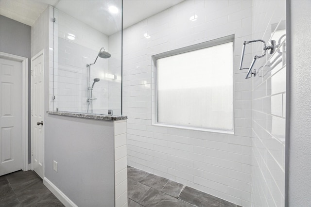 bathroom featuring a tile shower