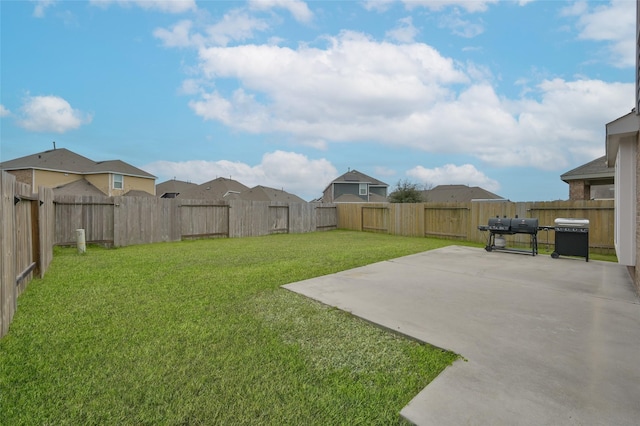 view of yard featuring a patio