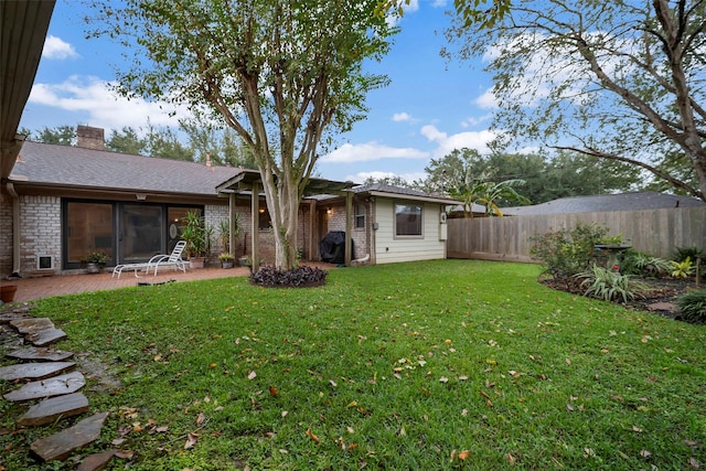 view of yard featuring a patio