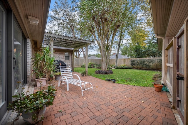 view of patio featuring a pergola