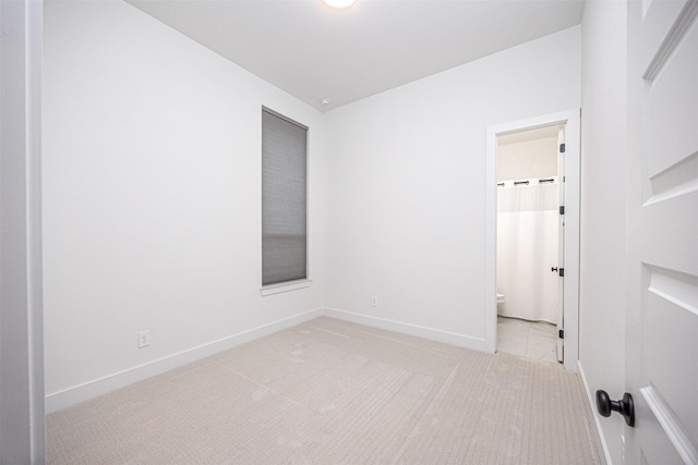 empty room featuring light tile patterned flooring