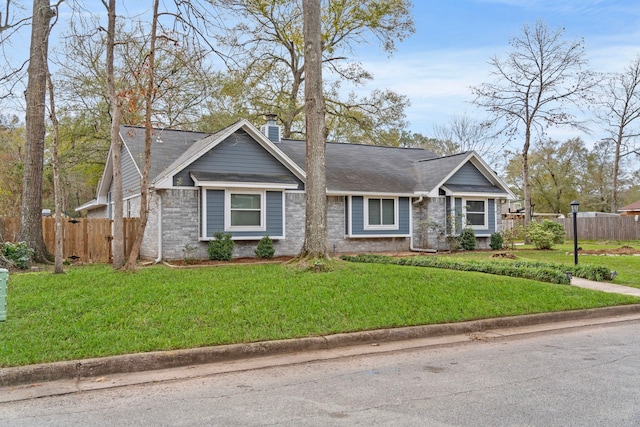 view of front of property featuring a front yard