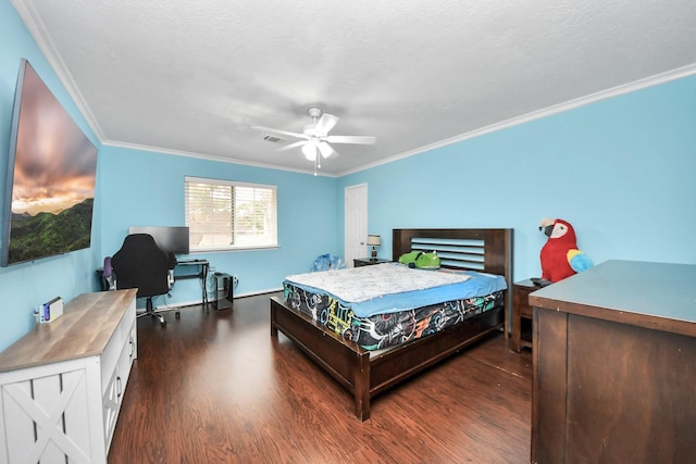 bedroom with crown molding, dark hardwood / wood-style floors, and ceiling fan