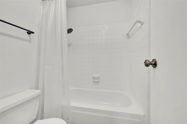 bathroom featuring toilet and shower / tub combo with curtain