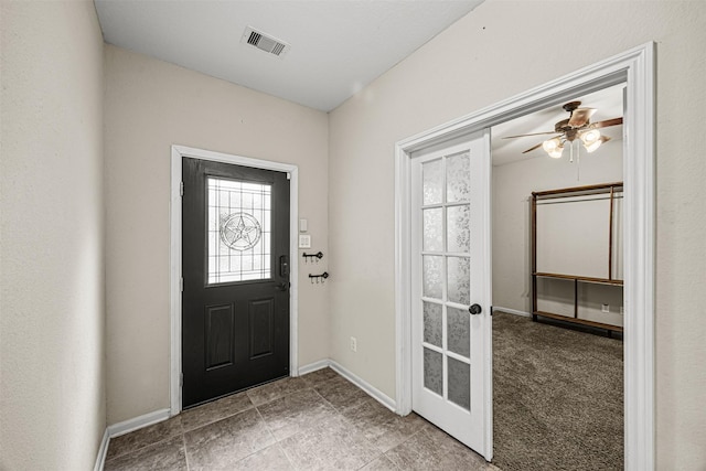 carpeted foyer with ceiling fan