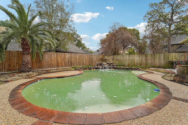 view of swimming pool