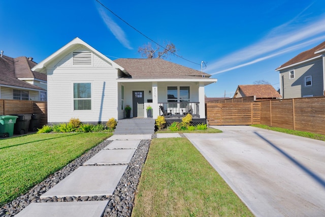 view of front of home featuring covered porch and a front yard