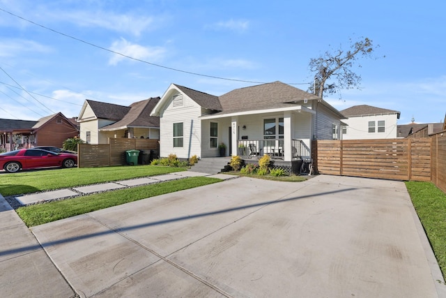 view of front of home with covered porch and a front lawn