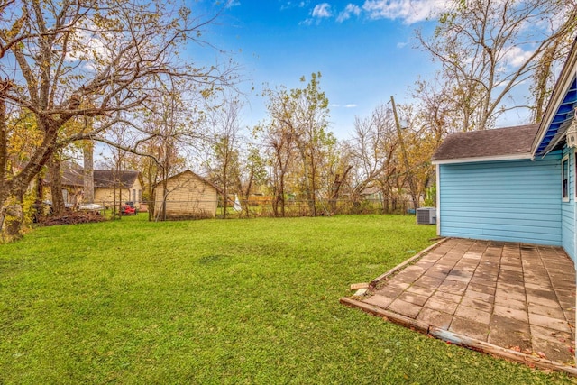 view of yard featuring a patio