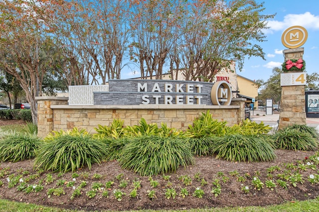 view of community / neighborhood sign