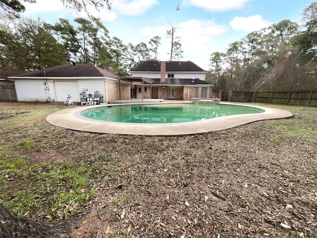 view of swimming pool