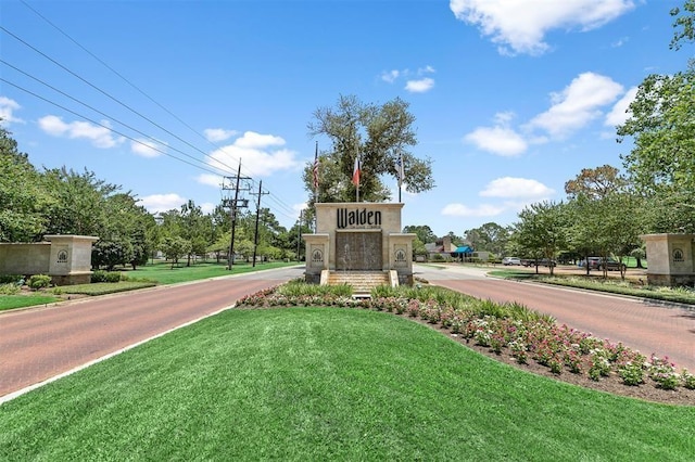 community sign featuring a lawn