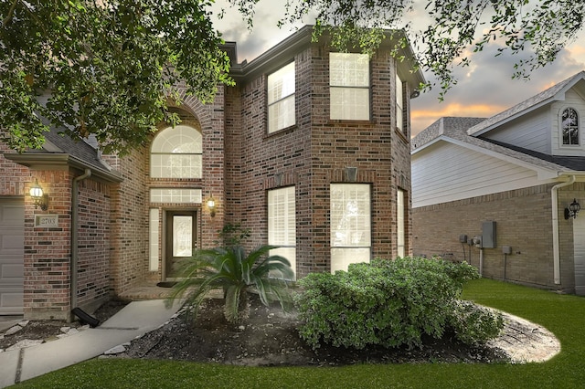 view of front of property featuring a garage