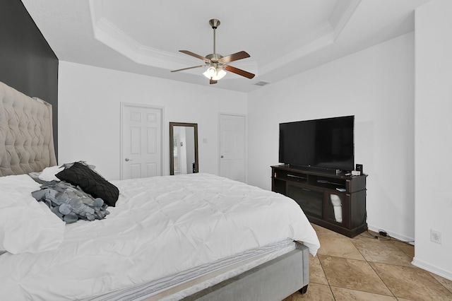 bedroom featuring crown molding, a tray ceiling, and ceiling fan