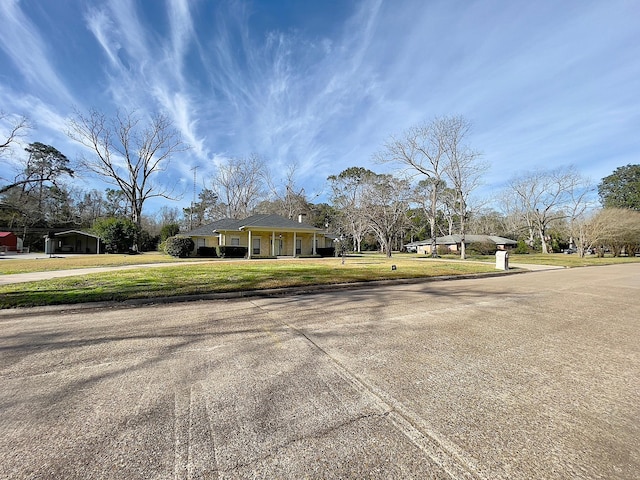 view of front of property with a front yard