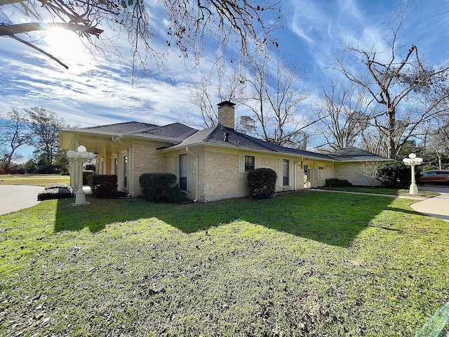 view of side of property featuring a yard