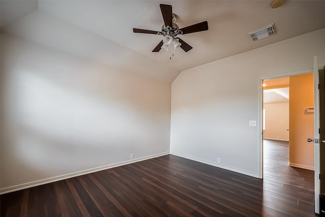 empty room with dark wood-type flooring, baseboards, visible vents, and ceiling fan