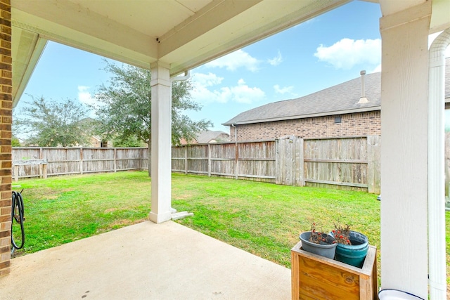 view of yard featuring a patio