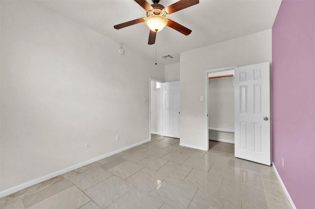 unfurnished bedroom featuring ceiling fan and a closet