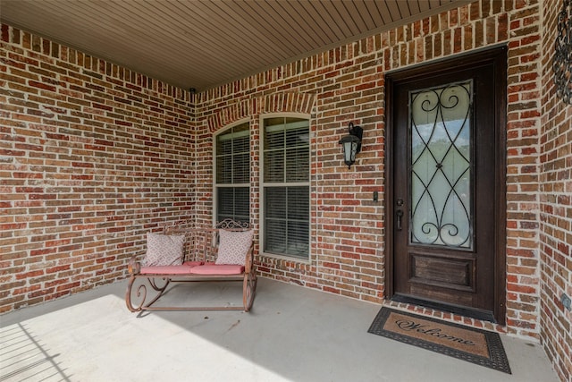 entrance to property featuring covered porch