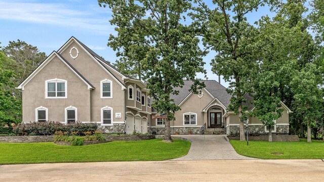 view of front facade featuring a front lawn and a garage