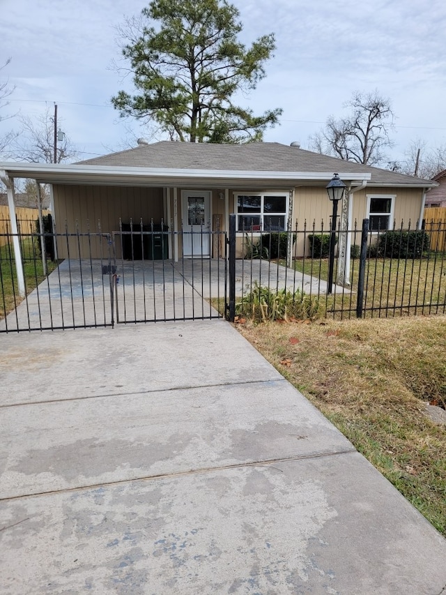 view of front facade featuring a front yard and a carport