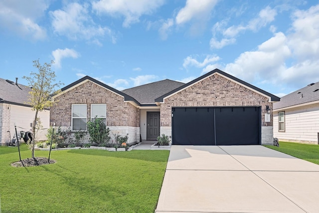 view of front of home featuring a front yard and a garage