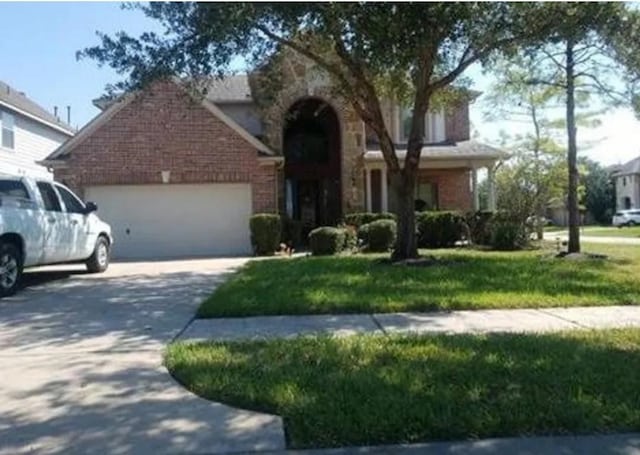 view of front facade with a garage and a front yard