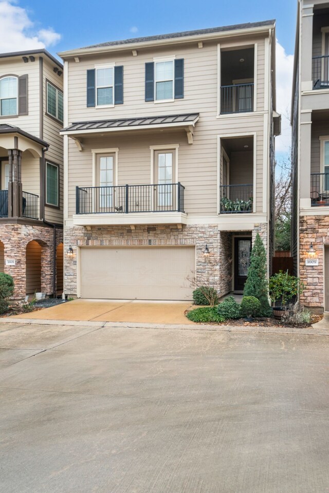 view of front of property featuring a garage