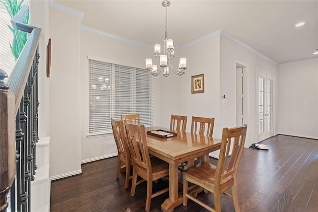 dining room featuring dark wood-type flooring, crown molding, and a chandelier