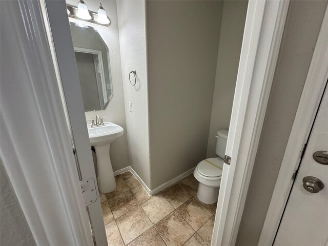 bathroom featuring toilet and sink