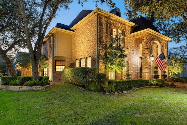 view of front of house with a front yard