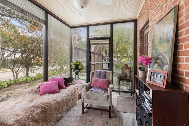 sunroom / solarium with ceiling fan