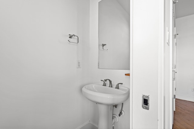 bathroom featuring sink