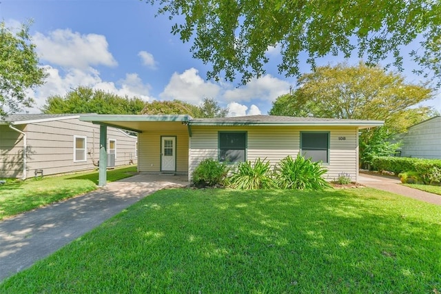 view of front of property featuring a front lawn and a carport